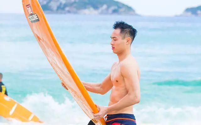 吃星星的恐龙男孩