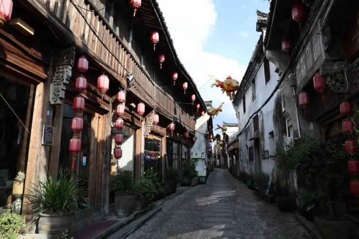 摆动小圆球