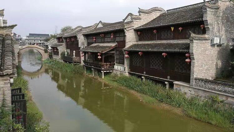 中国最忙高铁线“钢轨医生” 深夜“出诊”护航春运